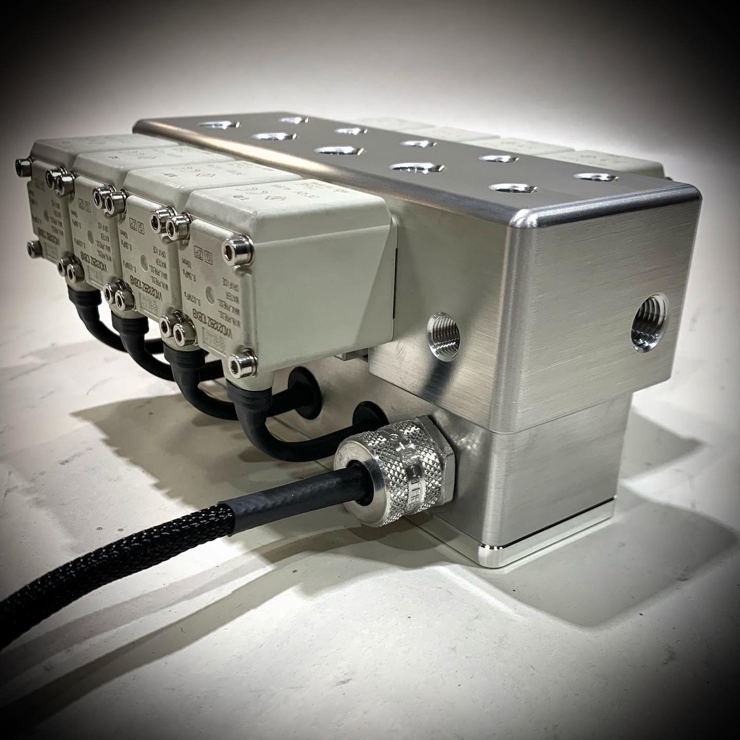 Billet Wire Hider Riser Base for the SMC Conversion Manifold (8 Valve)