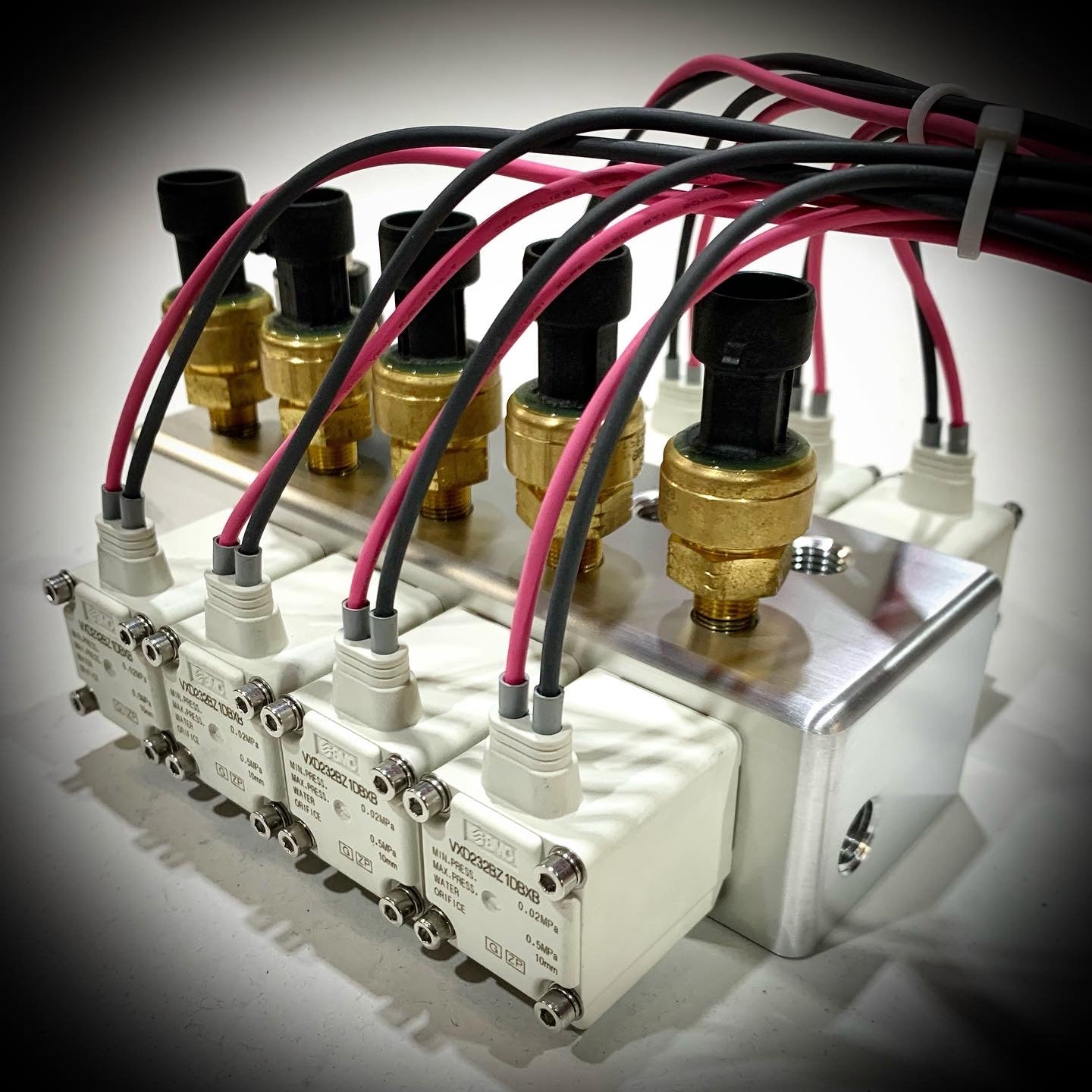 SMC Solenoid Conversion Manifold w/ Gauge & PSI Switch Ports
